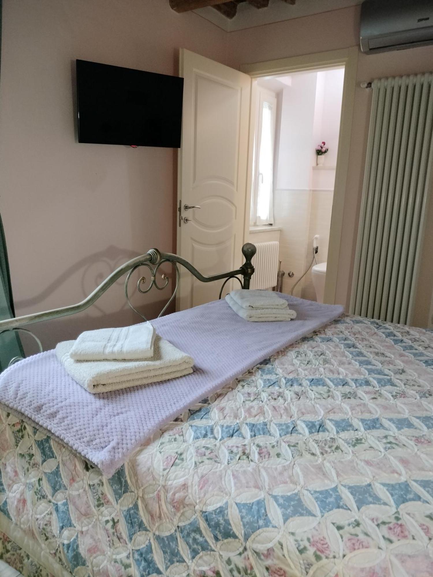 B&B La Rosa Nel Verde Lucca Exterior photo